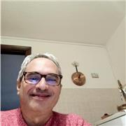 Sono laureato in Giurisprudenza con 110 e lode e ho dato gli esami studiando da casa, senza quindi frequentare. Ho una precedente esperienza con un mio compaesano, che veniva da me per ripetizioni e si è trovato molto bene.